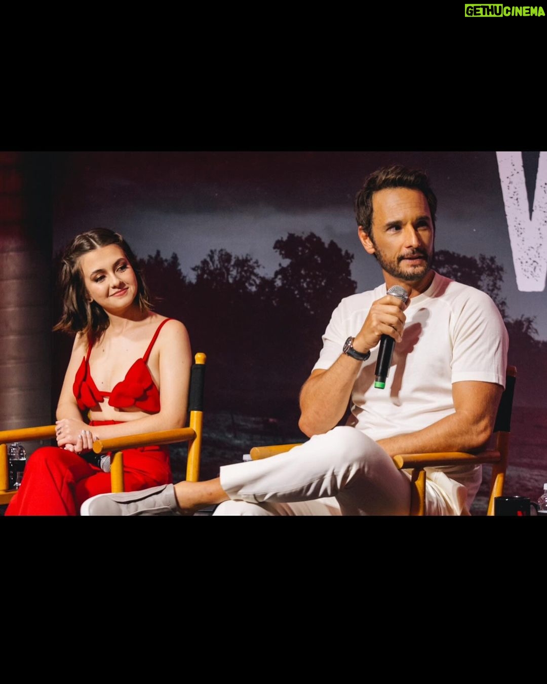 Rodrigo Santoro Instagram - Ontem foi dia de reencontrar os amigos e falar de #BomDiaVer么nica. O grand finale estreia na @netflixbrasil agora no dia 14 de fevereiro. Te vejo em casa 馃摵