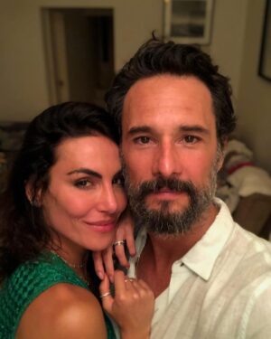 Rodrigo Santoro Instagram - A parte mais bonita da vida é caminhar e amadurecer contigo. A cada dia, me apaixono mais por quem você se torna. 
Feliz dia❤️