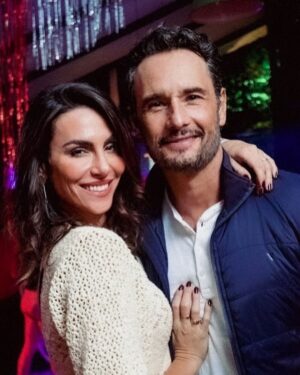 Rodrigo Santoro Instagram - A parte mais bonita da vida é caminhar e amadurecer contigo. A cada dia, me apaixono mais por quem você se torna. 
Feliz dia❤️