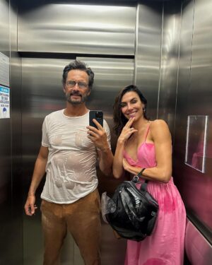 Rodrigo Santoro Instagram - A parte mais bonita da vida é caminhar e amadurecer contigo. A cada dia, me apaixono mais por quem você se torna. 
Feliz dia❤️