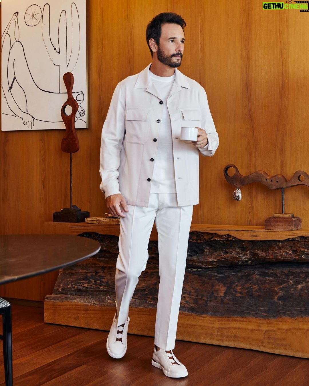 Rodrigo Santoro Instagram - Encerrando o ano com a tradição e elegância de @zegnaofficial #Publicidade