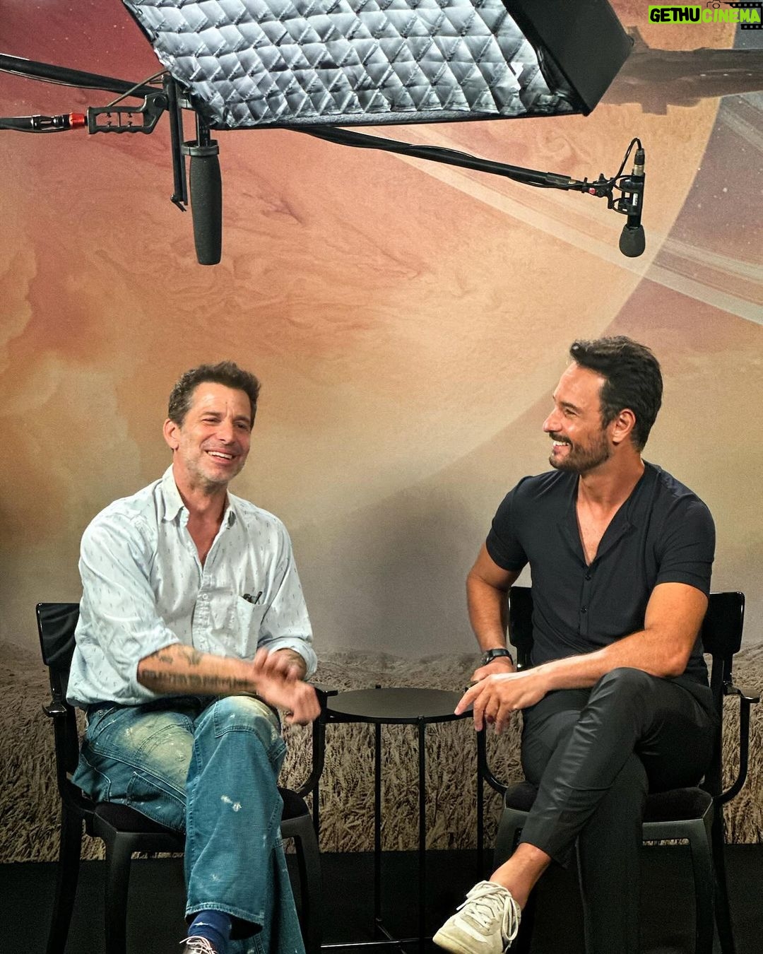 Rodrigo Santoro Instagram - Que alegria relembrar os tempos de #300 com Zack Snyder! Falamos também sobre novos projetos. O que será que #BomDiaVerônica tem em comum com #RebelMoon? Em breve, vocês vão saber😉 @netflix @netflixbrasil