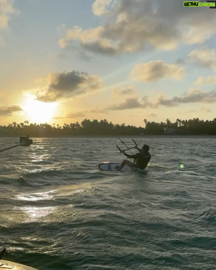 Rodrigo Santoro Instagram - Nossa aventura pelas águas cristalinas de Maragogi, uma das maravilhas do Brasil 💚 Muito obrigado, Kiti e Marcelo, pela acolhida tão carinhosa. As lembranças do mergulho na região vão acompanhar a gente pela vida.