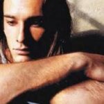 Rodrigo Santoro Instagram - #BichoDe7Cabeças: mais de 20 anos de um dos trabalhos mais significativos da minha carreira. Penso que é um filme que ganhou muita estrada não só pela riqueza da sua história, verdadeira, mas também por permitir o debate sobre questões de saúde pública. É pra isso, também, a Arte. Hoje, dia da #LutaAntimanicomial, é uma ocasião oportuna pra esse #tbt Obrigado, @bodanzky e @luizbolognesi66, por confiarem em mim - eu era tão jovem àquela altura❤️