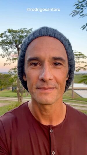 Rodrigo Santoro Instagram - Um pouco da poesia de #Drummond nesse #DiaDasMães
Que sejam eternas❤️

#HappyMothersDay