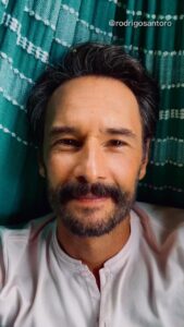 Rodrigo Santoro Instagram - Uma reflexão afetuosa pra vocês no dia de hoje❤️ #MárioQuintana #FelizPáscoa