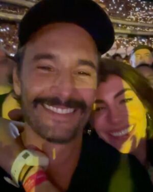 Rodrigo Santoro Instagram - Essa é a história de uma noite memorável e com final feliz: saímos extasiados. @coldplay foi um dos melhores shows que assisti na vida. Registro nenhum que fizéssemos seria capaz de captar o que vivemos ali, de corpo presente. 
Ainda fomos presenteados pelas vozes sagradas de Milton Nascimento, Seu Jorge, Tom, Moreno e Zeca Veloso. Obrigado @rewild pelo convite.