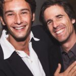 Rodrigo Santoro Instagram - Aproveito a semana em que o #CinemaBrasileiro faz 125 anos pra compartilhar com vocês essa lembrança do lançamento de Abril Despedaçado na Suíça, ao lado do diretor Walter Salles. Viva a nossa cultura, viva o nosso cinema🌻 #Tbt