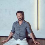 Rodrigo Santoro Instagram – Conversei com a @schonmagazine sobre a inquietude que me move ao definir novos projetos, sobre #WolfPack e sobre a vida. O link pro papo todo está nos stories pra vocês🌻