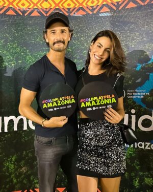 Rodrigo Santoro Instagram - Essa é a história de uma noite memorável e com final feliz: saímos extasiados. @coldplay foi um dos melhores shows que assisti na vida. Registro nenhum que fizéssemos seria capaz de captar o que vivemos ali, de corpo presente. 
Ainda fomos presenteados pelas vozes sagradas de Milton Nascimento, Seu Jorge, Tom, Moreno e Zeca Veloso. Obrigado @rewild pelo convite.