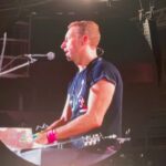 Rodrigo Santoro Instagram – Essa é a história de uma noite memorável e com final feliz: saímos extasiados. @coldplay foi um dos melhores shows que assisti na vida. Registro nenhum que fizéssemos seria capaz de captar o que vivemos ali, de corpo presente. 
Ainda fomos presenteados pelas vozes sagradas de Milton Nascimento, Seu Jorge, Tom, Moreno e Zeca Veloso. Obrigado @rewild pelo convite.