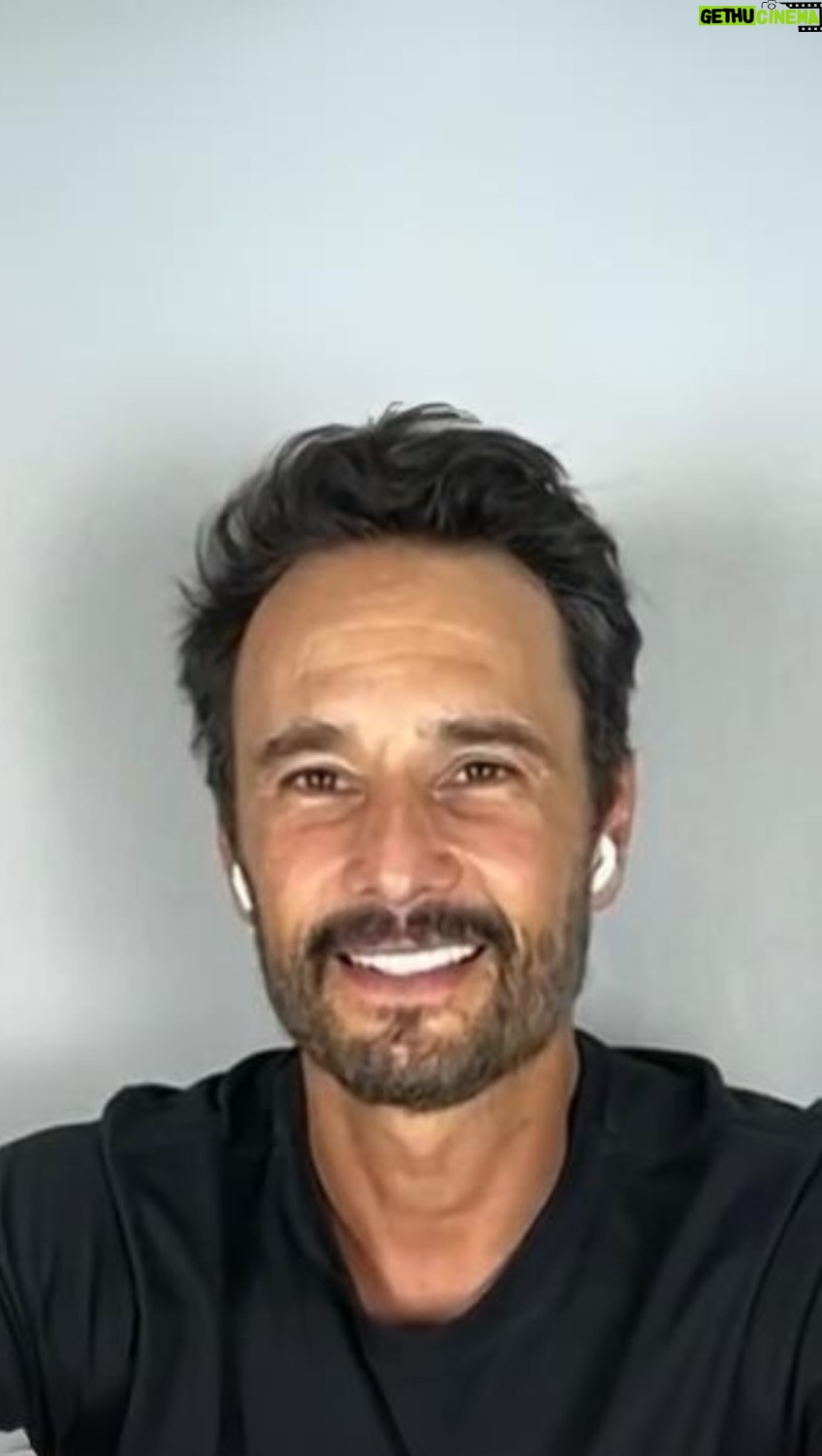 Rodrigo Santoro Instagram - Vinte anos de #LoveActually e de “a vida é cheia de interrupções e complicações” 🙃❤️ @thetodayshow