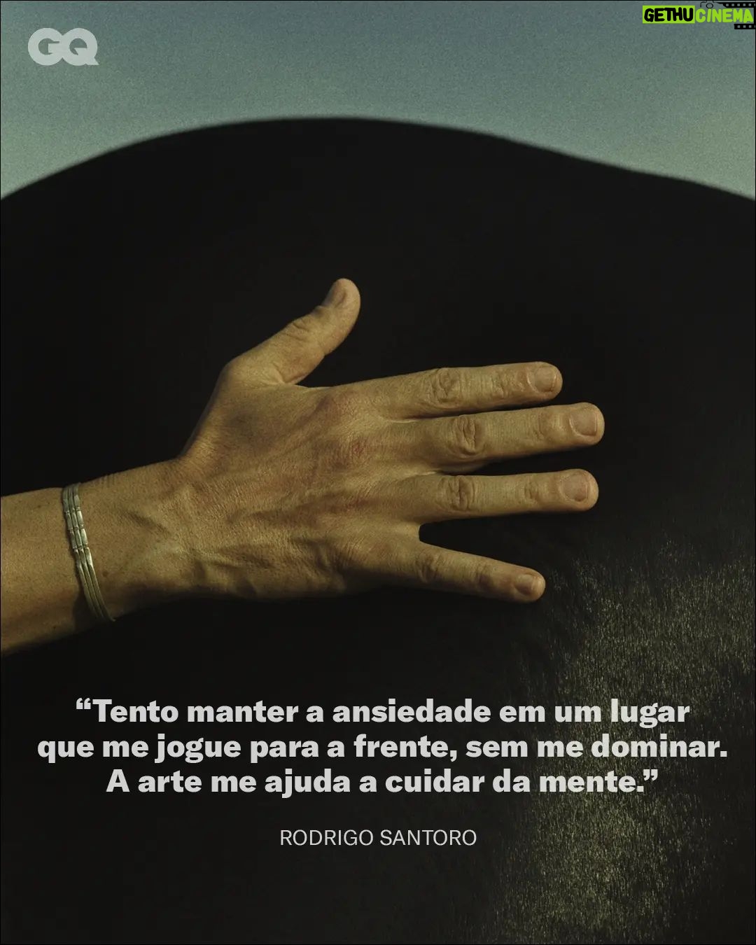 Rodrigo Santoro Instagram - Um dos maiores astros brasileiros em Hollywood, o fluminense @rodrigosantoro, 48, despontou em novelas e sΓ©ries globais e, depois, deslanchou com uma carreira internacional. Estrelou trabalhos como πππππππ ππππ‘π π΄πππ e 300, alΓ©m de sΓ©ries do naipe de πΏππ π‘, πππ π‘π€ππππ e, a mais recente, ππππ ππππ. Agora, tornou-se o vilΓ£o da ΓΊltima temporada de π΅ππ π·ππ, πππΓ΄ππππ, da @netflixbrasil.Β Em entrevista para a GQ Brasil, o ator fala sobre a paixΓ£o pelos esportes, o gosto pela poesia e o horror Γ zona de conforto. Cola em gq.globo.com Fotografia: @gustavozylbersztajn Texto: @carolmudjo Styling: @rafaellazzini Beauty: @patrickpontes DireΓ§Γ£o Criativa: @ap.work Segunda cΓ’mera de fotografia: @luismoraisfoto Assistente de foto: @ander_sb77 Assistente de foto: @bruto_1994 Tratamento de imagem: @doctorraw_retouching