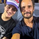 Rodrigo Santoro Instagram – Comecei a acompanhar o tênis há pouco tempo. É um esporte que descobri jogando com amigos e acabei me apaixonando pela sua complexidade e beleza.
Essa semana foi intensa para os admiradores do tênis. Tivemos a oportunidade de testemunhar grandes jogos nas quadras do @rioopenoficial, a exemplo do jovem fenômeno João Fonseca. Fico admirado com o seu perfil destemido.
Esses dias de torcida e emoção vão ficar guardados na memória.
#RioOpen10Anos 🎾
@reserva Rio de Janeiro, Rio de Janeiro