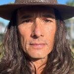 Rodrigo Santoro Instagram – Arrume-se (e desarrume-se) com Jerônimo 🐎
#BomDiaVerônica #Bastidores