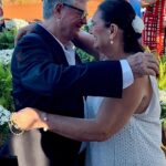 Rodrigo Santoro Instagram - 50 anos de casados 🌻 “O amor é paciente, o amor é bondoso. Não inveja, não se vangloria, não se orgulha. Não maltrata, não procura os próprios interesses, não se ira, não guarda rancor. O amor não se alegra com a injustiça, mas se alegra com a verdade. Tudo sofre, tudo crê, tudo espera, tudo suporta”. Que sorte ser fruto desse Amor❤️