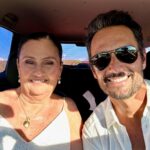 Rodrigo Santoro Instagram - 50 anos de casados 🌻 “O amor é paciente, o amor é bondoso. Não inveja, não se vangloria, não se orgulha. Não maltrata, não procura os próprios interesses, não se ira, não guarda rancor. O amor não se alegra com a injustiça, mas se alegra com a verdade. Tudo sofre, tudo crê, tudo espera, tudo suporta”. Que sorte ser fruto desse Amor❤️