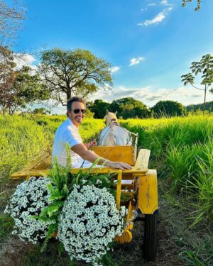Rodrigo Santoro Instagram - 50 anos de casados 🌻

“O amor é paciente, o amor é bondoso. Não inveja, não se vangloria, não se orgulha. Não maltrata, não procura os próprios interesses, não se ira, não guarda rancor. O amor não se alegra com a injustiça, mas se alegra com a verdade. Tudo sofre, tudo crê, tudo espera, tudo suporta”. 

Que sorte ser fruto desse Amor❤️