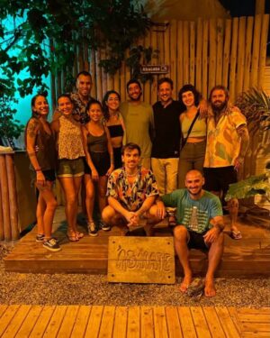 Rodrigo de la Serna Instagram - Qué maravilla estos días rodeados de belleza y amor. Qué equipo, qué gente hermosa. Gracias de corazón Aru y Chino, fueron unas vacaciones inolvidables. Ya los extrañamos a todos.
@casadoabacate 
@abacatecasadomar 
 
Todo esto hubiese sido imposible sin el trabajo y la gran onda de @may_ariadna