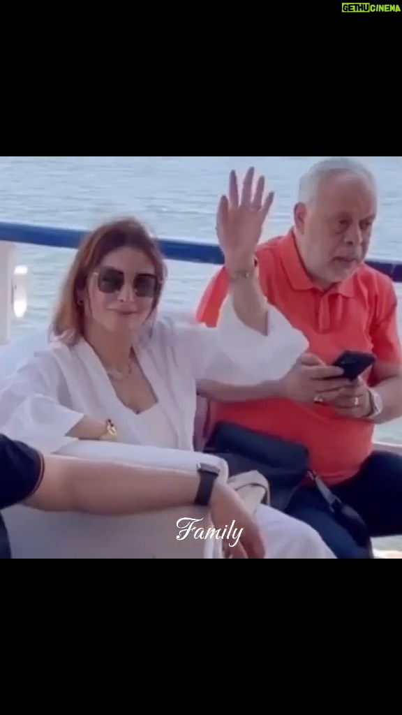 Rogena Instagram - كل سنة واحنا بخير وصحة وسعادة ومصر بلد المحبة والامن والامان والخير بخير يارب سنة كلها رضا وستر وصحه علينا جميعا شكرا ياسمين على الفيديو اروع فانز فى الدنيا ❤️