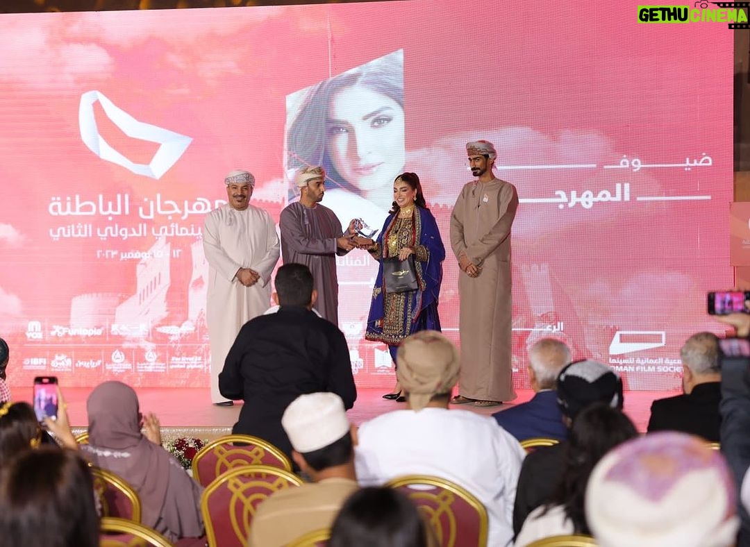 Rogena Instagram - الحمد والشكر لله تكريمى فى #مهرجان_الباطنة_السينمائي_الدولي #مسقط Dress @maryam_albalushi12m2 @ab.gold1 Make up @lamya.mua Hair @hair_styles345 @amr_awny_photography
