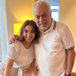 Rogena Instagram - كل سنة وانت احلى وأجمل واطيب قلب فى حياتنا ❤️ ربنا يحفظك لنا ويسعد قلبك كل سنة وانت بخير وصحة وسلامة وعافية وسعادة ياحبيب عمرى ❤️ باابو البنات ❤️❤️ @ashrafzakyoffical @mayathezaki @mariaamzaky