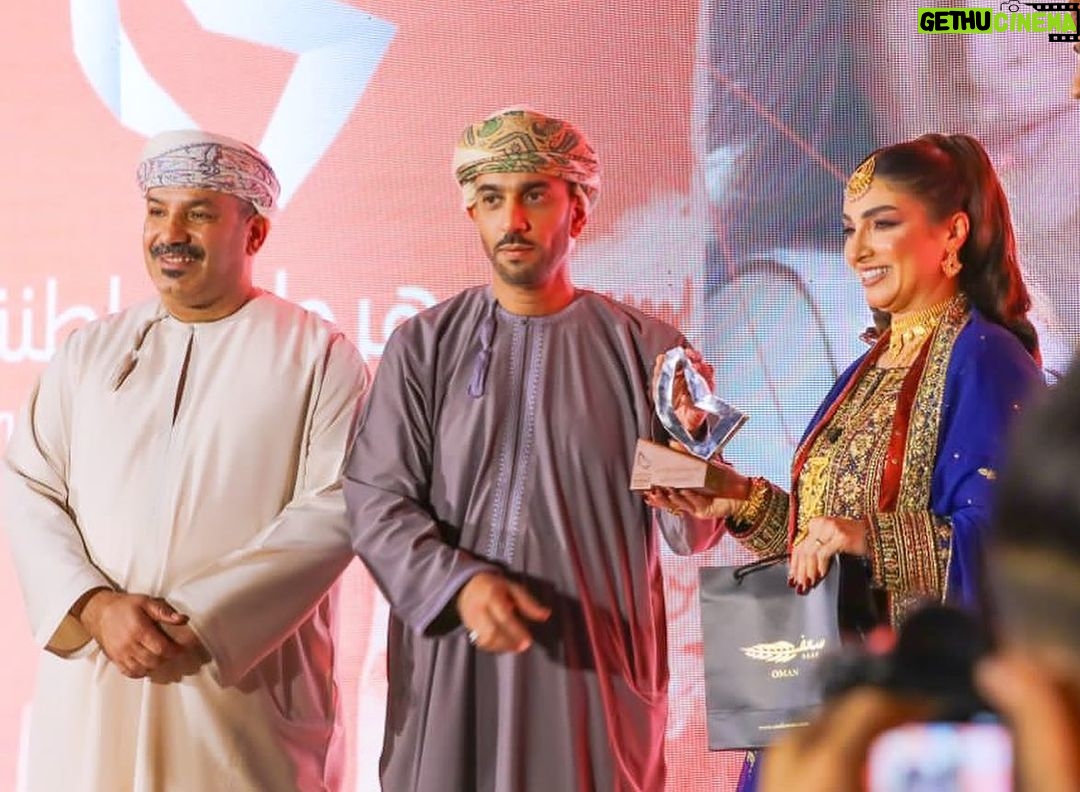 Rogena Instagram - الحمد والشكر لله تكريمى فى #مهرجان_الباطنة_السينمائي_الدولي #مسقط Dress @maryam_albalushi12m2 @ab.gold1 Make up @lamya.mua Hair @hair_styles345 @amr_awny_photography