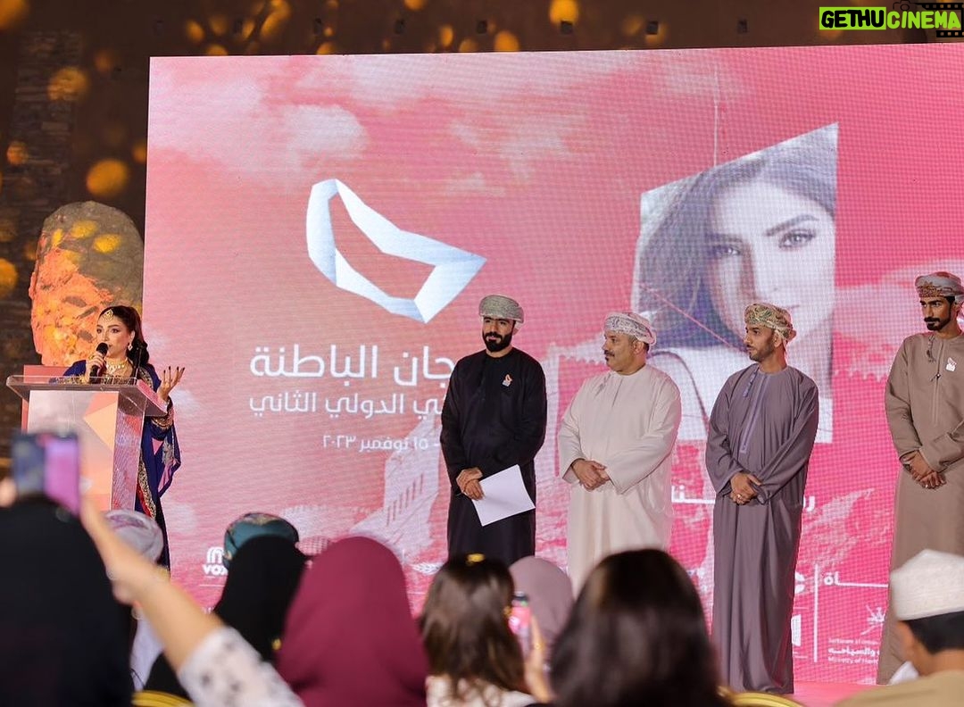 Rogena Instagram - الحمد والشكر لله تكريمى فى #مهرجان_الباطنة_السينمائي_الدولي #مسقط Dress @maryam_albalushi12m2 @ab.gold1 Make up @lamya.mua Hair @hair_styles345 @amr_awny_photography