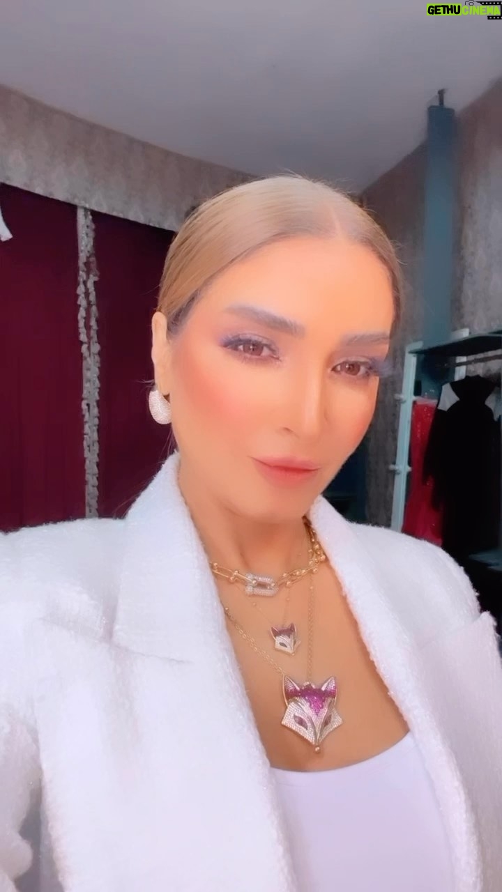 Rogena Instagram - كواليس مسلسل #سر_الهى #شهر_الفرحه🌙✨ كله باذنه 🙏 @hhart.uae @eman.elsayed.official @mostfadahab @abdullahsakkijhajewelry
