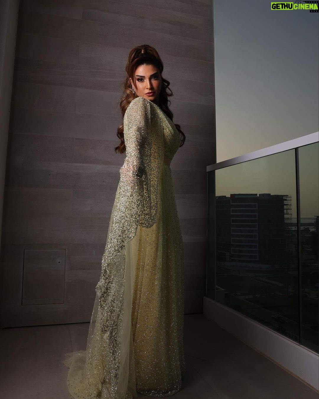 Rogena Instagram - حفل توقيع اعمال #شهر_رمضان🌙 #قناة_أبوظبي 🙏 Stylist by @osama.eldeebstyle Dress by @VELVETY_COUTURE Hair by @GUZELSALONDUBAI @RASSEN_HAIRDRESSER makeup by @ALAA.GHANDOURAH Jewelry by @bijouqofficial Photography @ADSSHOT Abudhabi