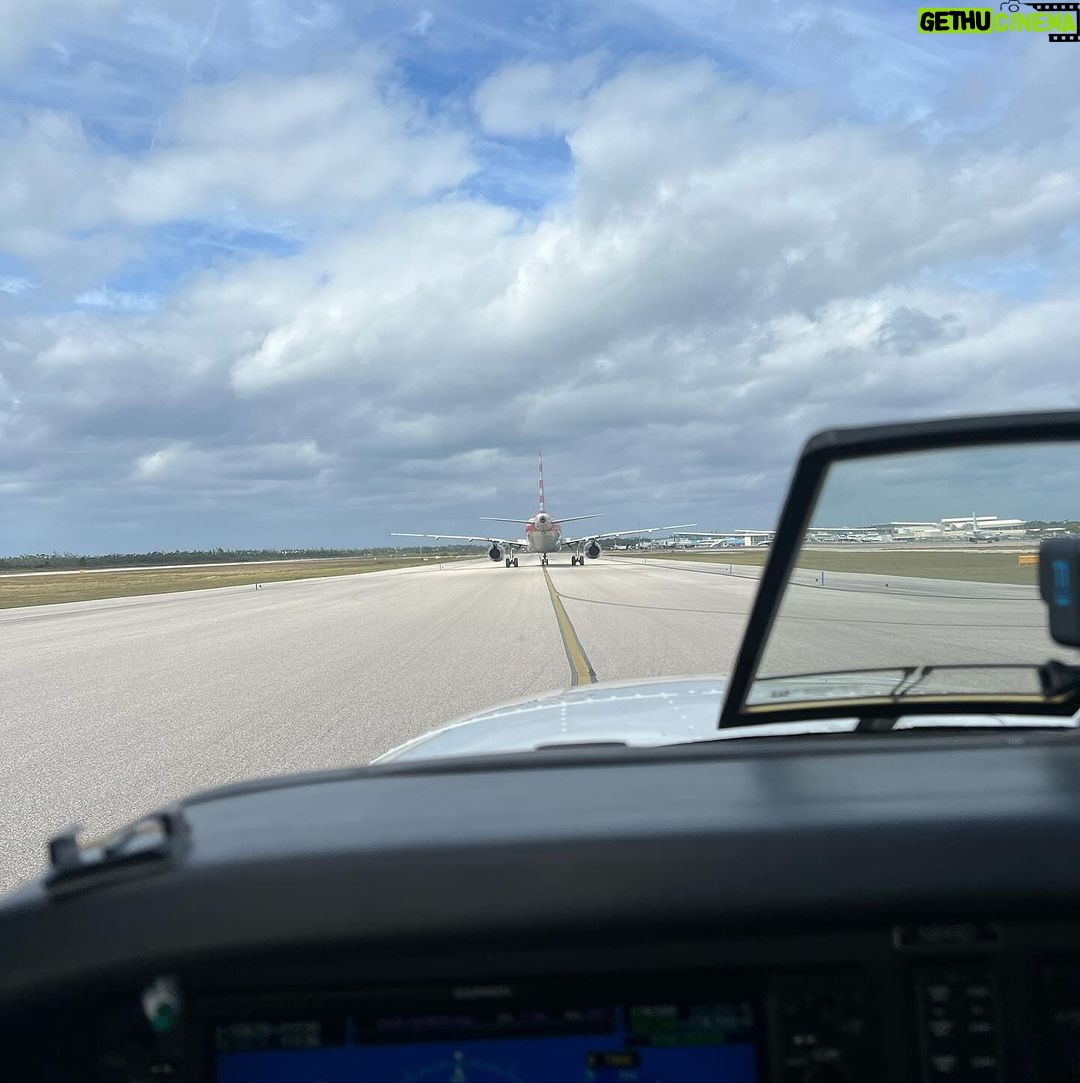Romain Grosjean Instagram - Flying in the Bahamas is 😍 Cloudy return to Miami tho #flying #pilot #bahamas