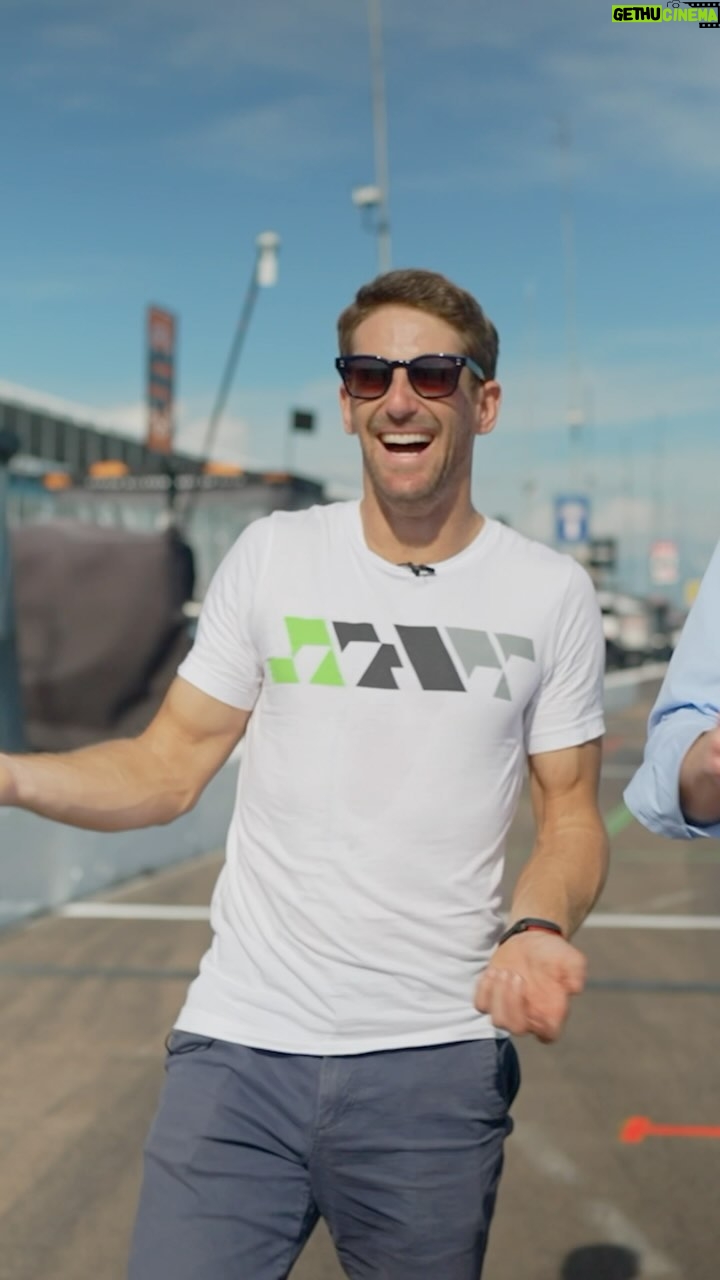 Romain Grosjean Instagram - Flying ✈️. NFL friends 🏈. Miami Lifestyle 🕺. Catch up on @grosjeanromain’s offseason as he enters a new chapter in his #INDYCAR journey 👇