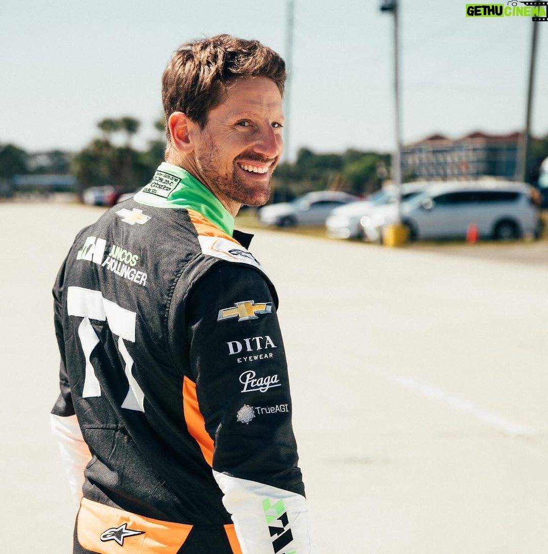 Romain Grosjean Instagram - Feels like we are back at school after long holidays Race 1 of the @indycar series this weekend in St Pete 😍 #indycar @juncoshollinger