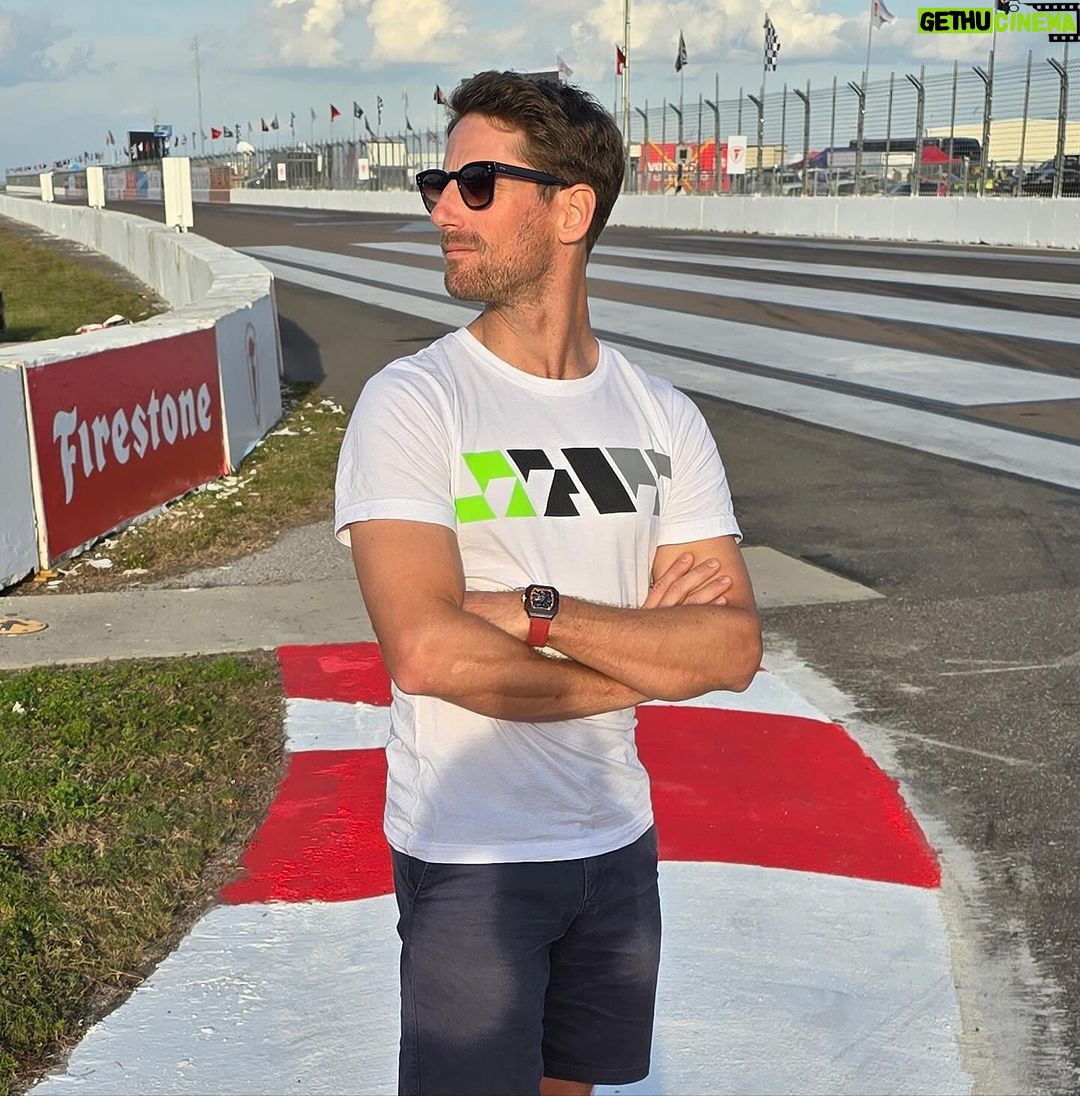 Romain Grosjean Instagram - St Pete track walk ✅ Excited to be on track tomorrow. One of my favorite street course of the year 💯 #stpetegp #indycar #juncos
