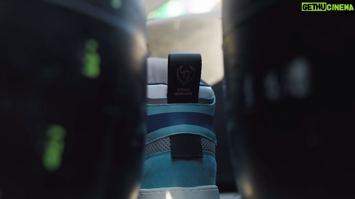 Romain Grosjean Instagram - 🚨🚨🚨 My first sneaker collaboration with @endstate - gateway to my inner circle. Early access just for my fans, starts today 🙌 #endstate #sneaker #indycar