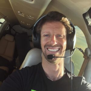 Romain Grosjean Instagram - My plane, my happy place ✈️
#flying #pilot #air