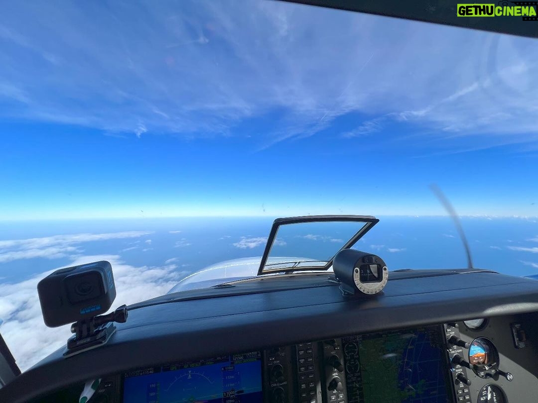 Romain Grosjean Instagram - Another beautiful day in the sky #pilot #captain #phoenixairline Miami, Florida