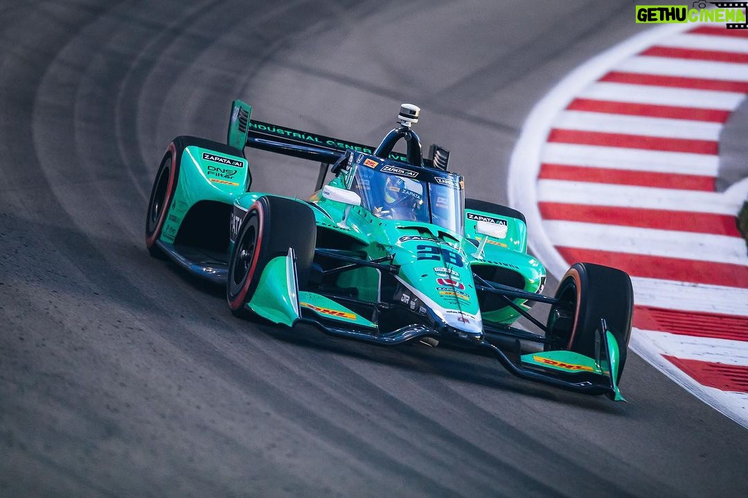 Romain Grosjean Instagram - Having fun in @wwtraceway Hope to see you plenty of you tomorrow for the race #thephoenix #indycar #gateway #saintlouis World Wide Technology Raceway
