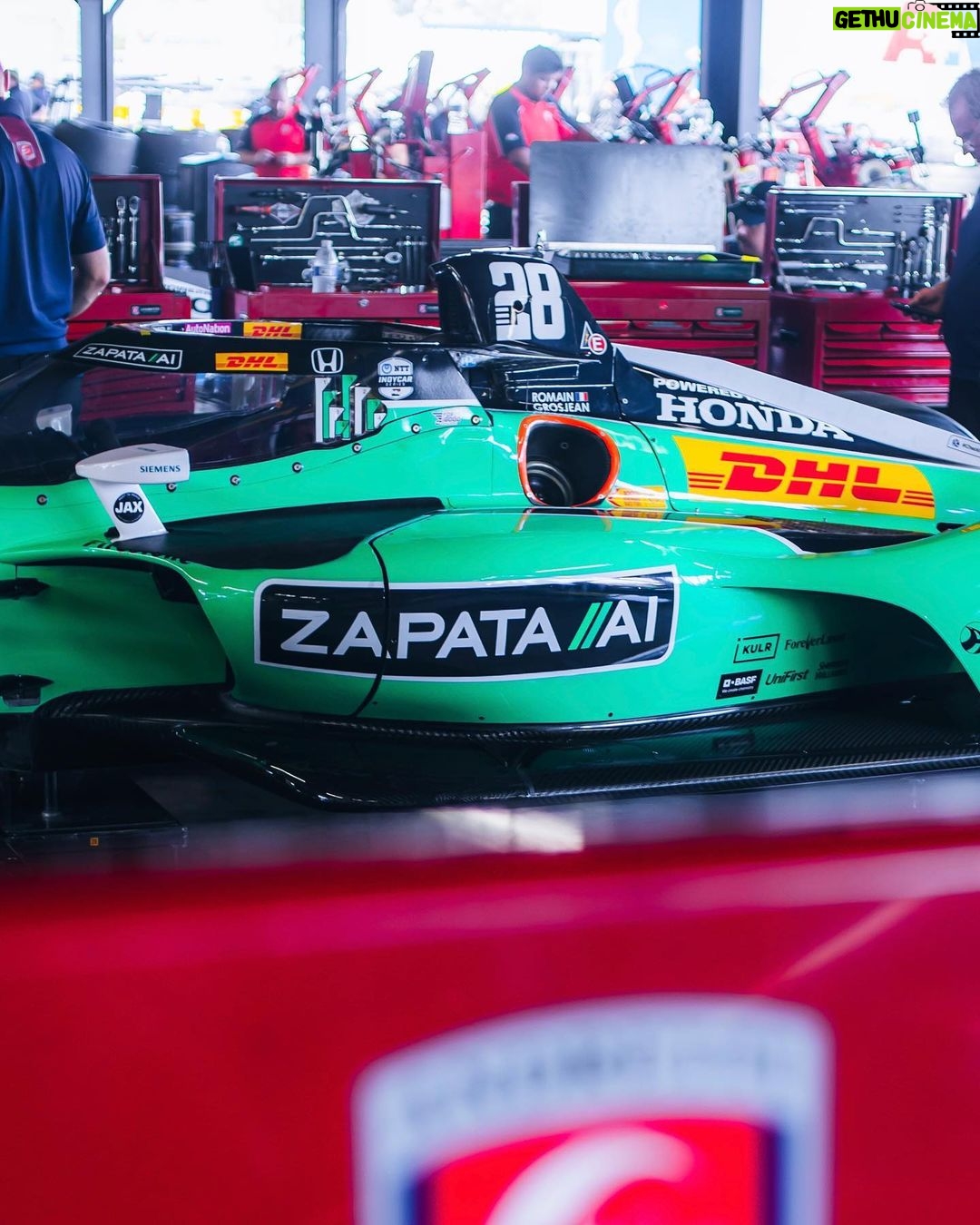 Romain Grosjean Instagram - The Zapata AI green machine is back on track this weekend 🤩