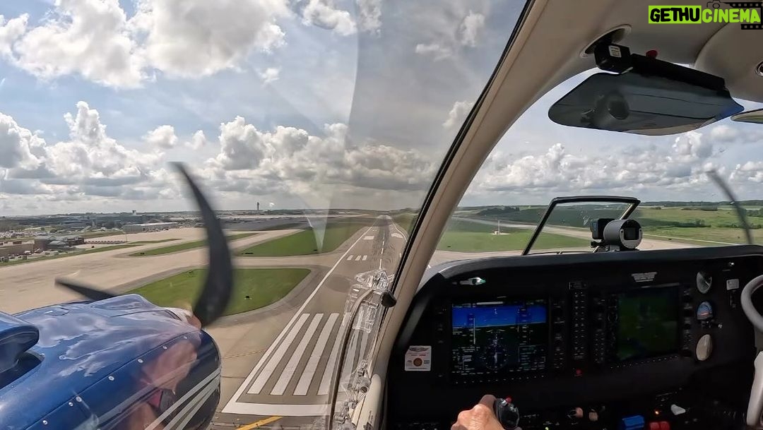 Romain Grosjean Instagram - Arriving in style at a @dhlus appearance 👨✈️✈️💯 Also my first time landing at a class bravo airport DHL Express US Hub - CVG