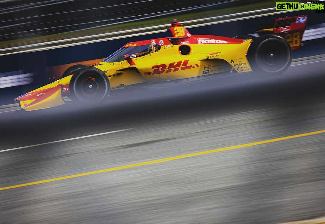 Romain Grosjean Instagram - Fast 6 in Nashville Car feels good, made a mistake on my last lap. Let’s have a fanSTACHstique race @dhlus @andrettiautosport Downtown Nashville