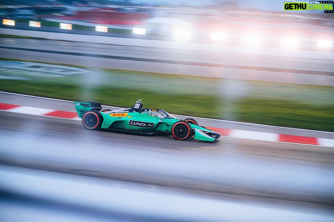 Romain Grosjean Instagram - Having fun in @wwtraceway Hope to see you plenty of you tomorrow for the race #thephoenix #indycar #gateway #saintlouis World Wide Technology Raceway