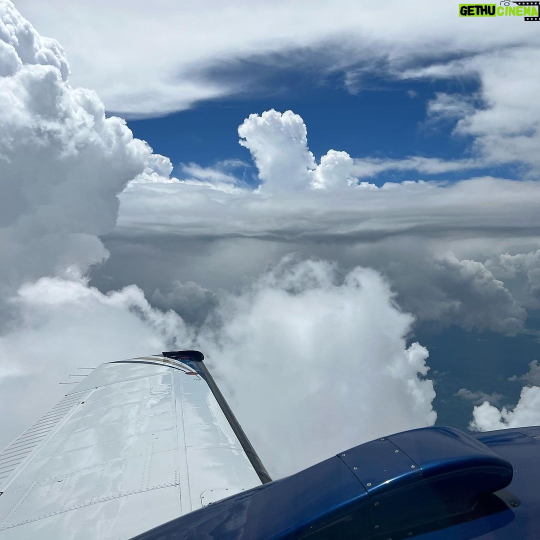 Romain Grosjean Instagram - Back in the sky with a few storms around. Made it to Nashville and ready for the weekend 💯🏁 John C. Tune Airport