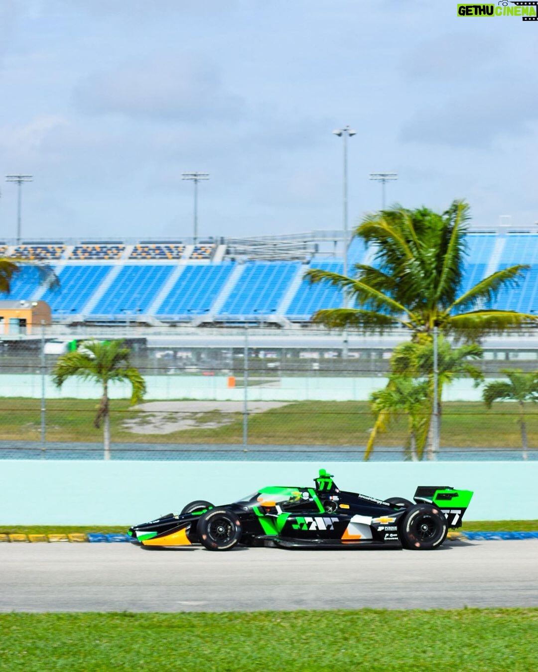 Romain Grosjean Instagram - Palms and @indycar , the perfect combination. 🌴 Homestead-Miami Speedway