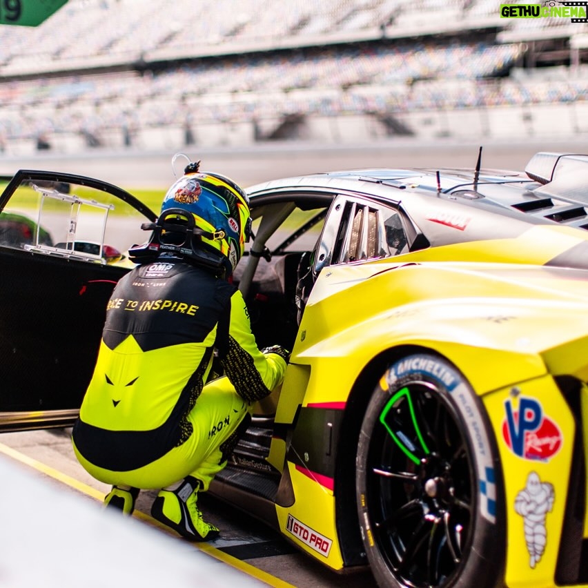 Romain Grosjean Instagram - Honored to have done the qualifying session for the @iron.lynx 60 car ! Few days in IndyCar at Homestead and back in Daytona for the Rolex 24 @lamborghini