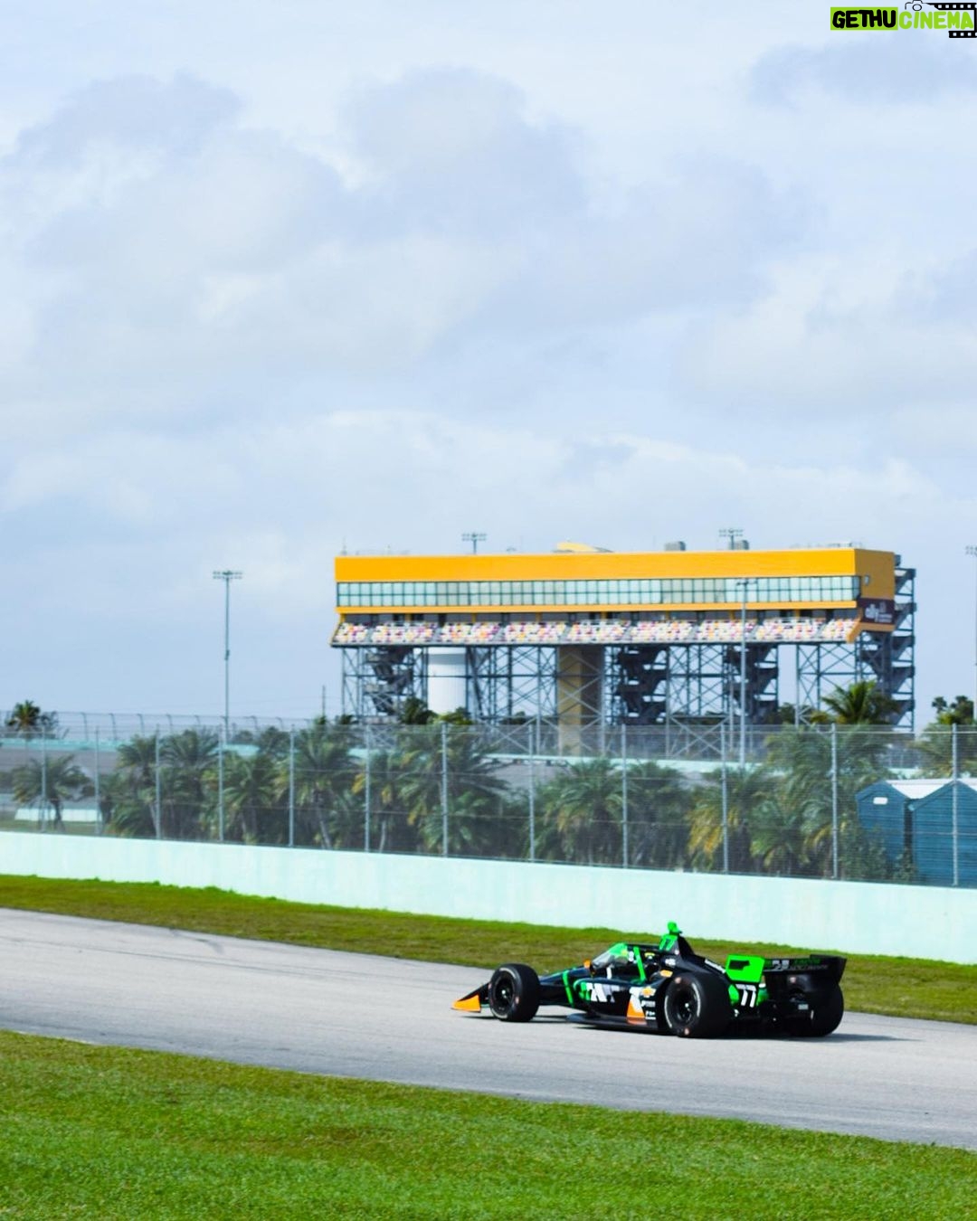 Romain Grosjean Instagram - Palms and @indycar , the perfect combination. 🌴 Homestead-Miami Speedway