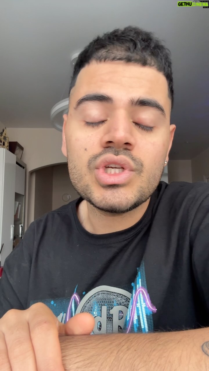 Roman Kagramanov - 344.6K Likes - А вы каких поэтов знаете?🤣❤️