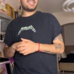 Roman Kagramanov Instagram - Черт побери! Вы видели такое? Коллекция “Мосфильм” с фразами из советских новогодних фильмов на сайте @tvoe_official. Если ты так и не почувствовал новогоднее настроение, примерь эти культовые фразы на себя, заодно закажи подарки близким! А если ты, как и Иван Васильевич, требуешь продолжения банкета, то используй мой промокод kagramana15 на эту коллекцию на сайте до конца декабря, и покупка этих вещей станет еще выгоднее. Скорее в ТВОЕ!