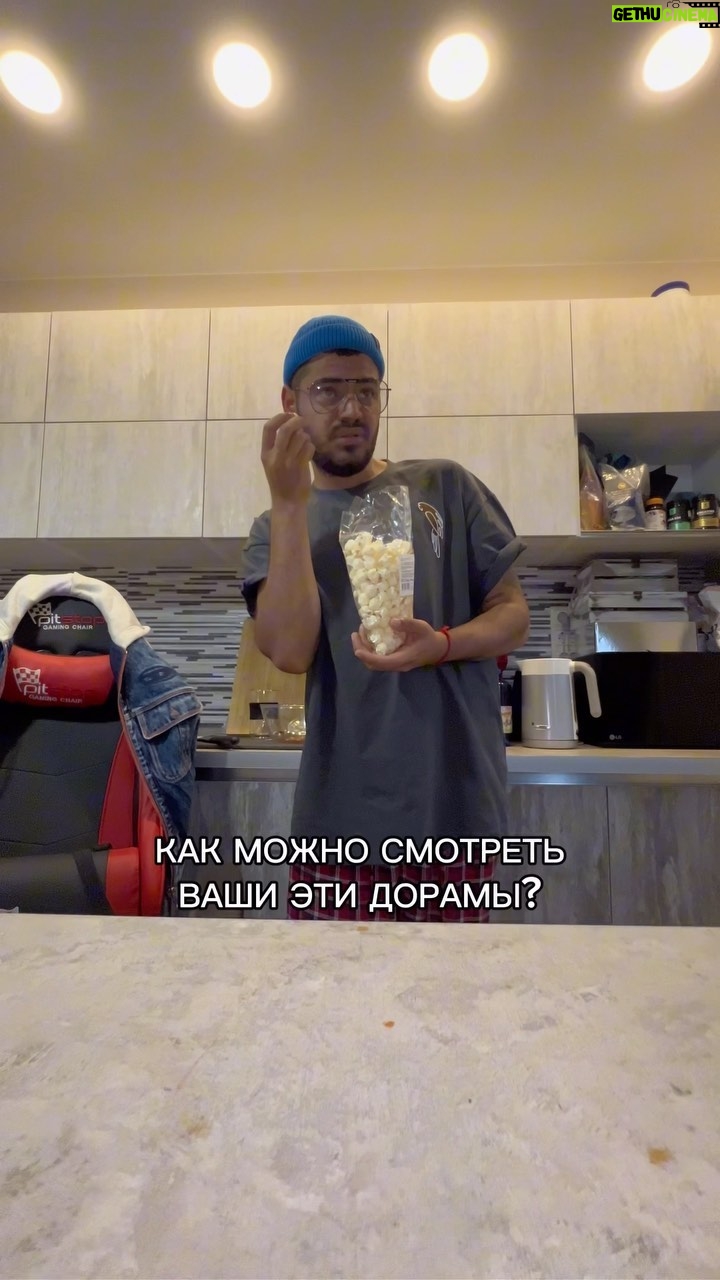 Roman Kagramanov Instagram - Пиши в коментах свою любимую дораму ? 😜 А главное не забывай улыбаться вместе с «Revyline” Современные звуковые щетки, ирригаторы, паста и вообще ВСЁ для слишком безупречных😂 зубов. Revyline – международный бренд. Более 10 лет на рынке. Создан стоматологом. Весь спектр продуктов для гигиены полости рта. Эксперты рекомендуют!