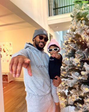 Romeo Miller Instagram - Just at the crib trying on the new @romeeverything threads for the relaunch this holiday season and my little River Rose saw the baby gear and dressed up like daddy, went and grabbed her shades and crashed the party and never left my side. Guess I found my new R|E model lol. Man I love being a girl dad! 🥹😎🤍💕 #GodGotMe #RomeEverything #LinkinBio #GirlDad #Twin